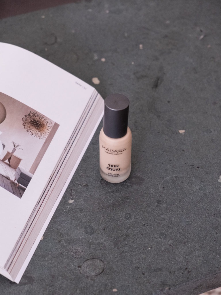 Blogazine Beautyblog BareMinds Cleane Foundations für unreine Haut Madara Skin Equal Foundation